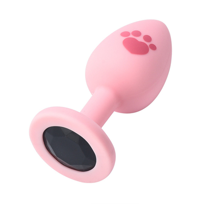 O sexo adulto brinca a tomada anal da extremidade do silicone médico com a gema plástica colorida