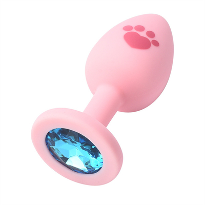 O sexo adulto brinca a tomada anal da extremidade do silicone médico com a gema plástica colorida