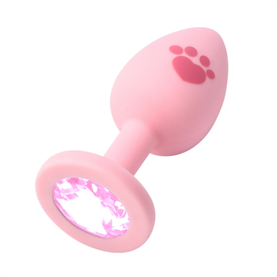 O sexo adulto brinca a tomada anal da extremidade do silicone médico com a gema plástica colorida
