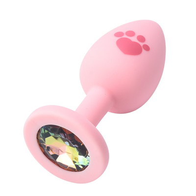 O sexo adulto brinca a tomada anal da extremidade do silicone médico com a gema plástica colorida