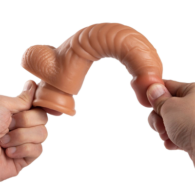 Um enorme e super grosso console artificial com uma chávena de sucção e um tapete para o rabo.